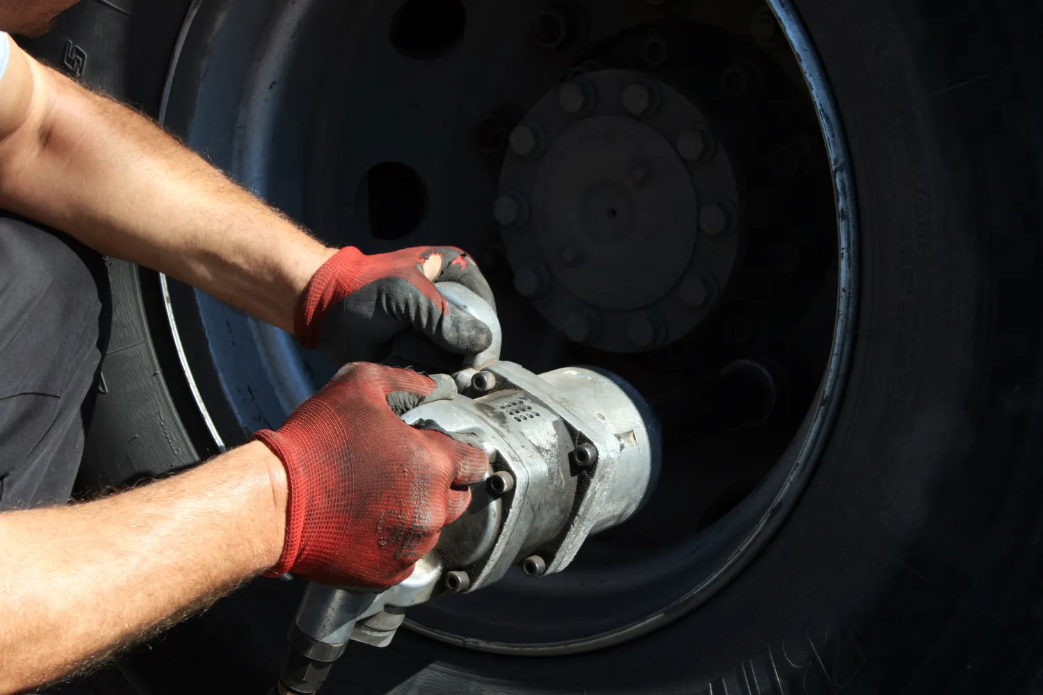 mobile semi tire repair which is on the spot tire inflation
